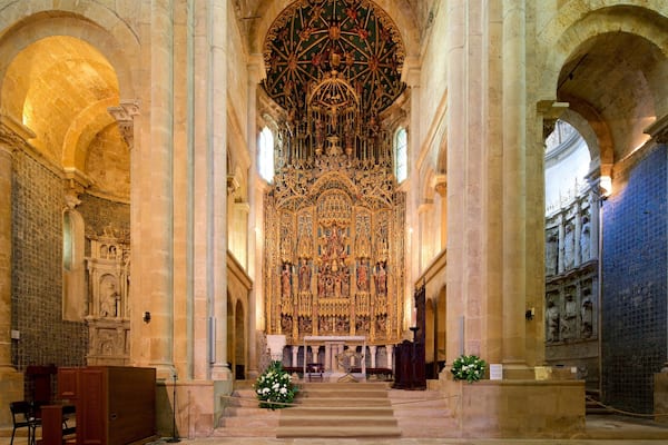 Velha Cathedral mettant en vedette patrimoine historique, église ou cathédrale et vues intérieures