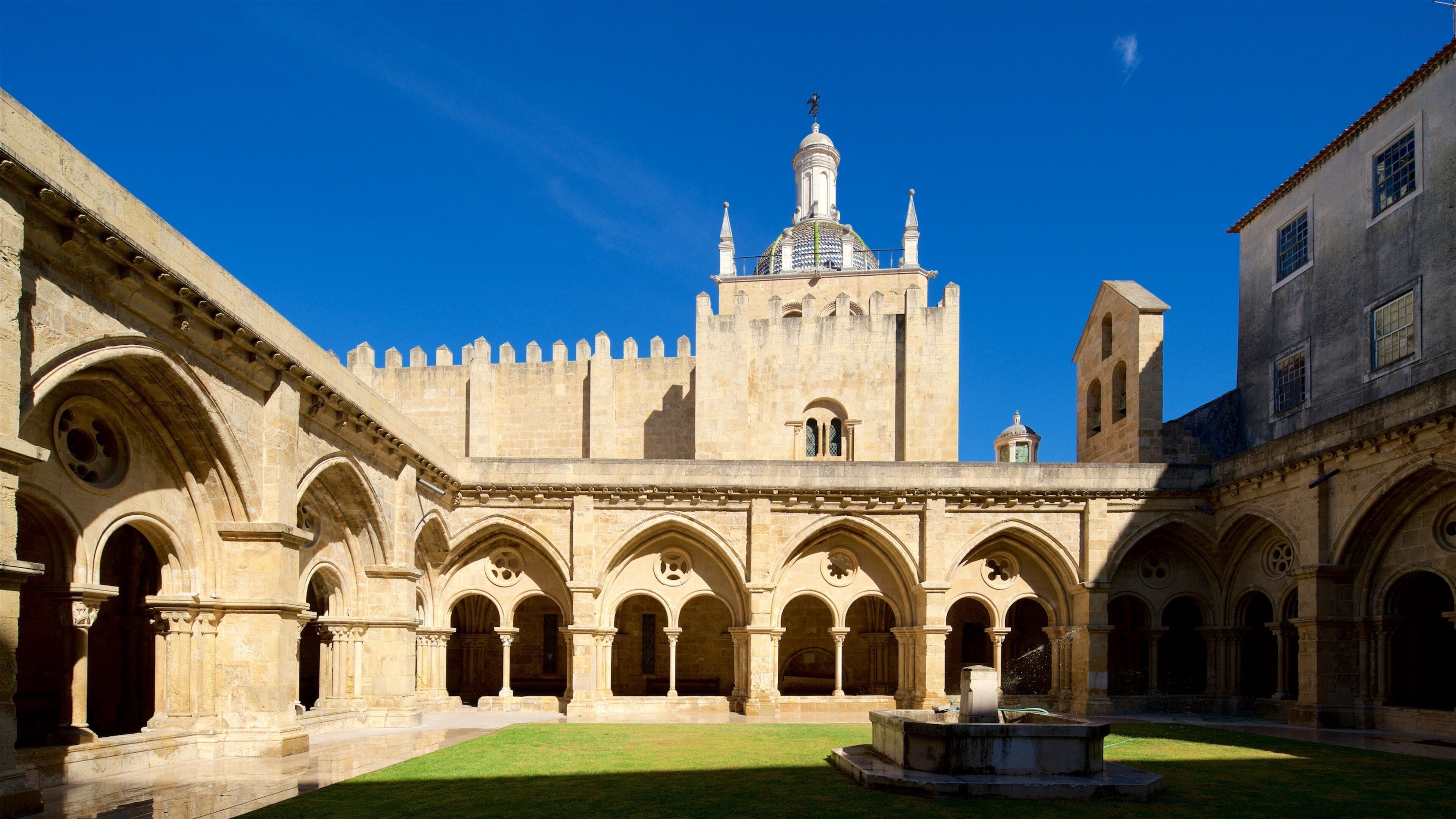 Velha katedral som viser hage og kulturarv