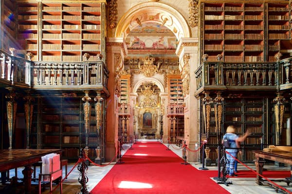 ジョアニナ図書館 フィーチャー 屋内の眺め, 宗教名所 と 遺跡・遺産