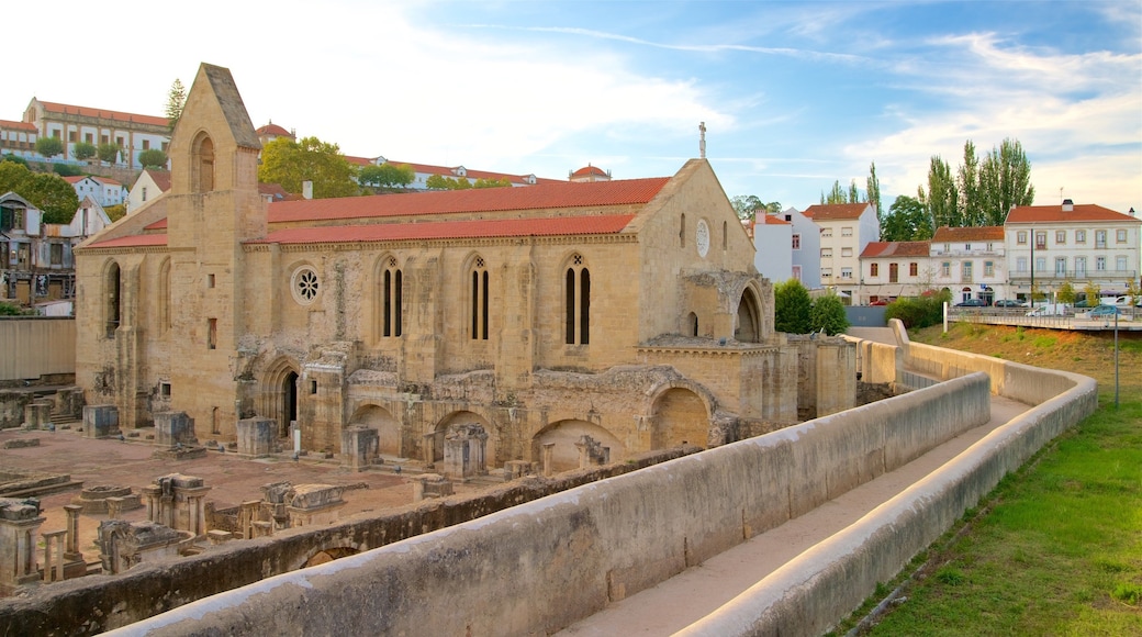 Convento de Santa Clara-a-Velha showing a church or cathedral and heritage architecture