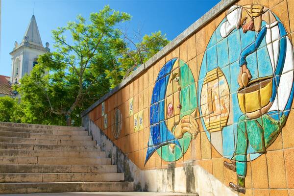 Praca da Republica welches beinhaltet Outdoor-Kunst