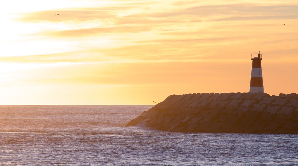 バーラ ビーチ フィーチャー 夕焼け, 海岸線の眺め と 灯台