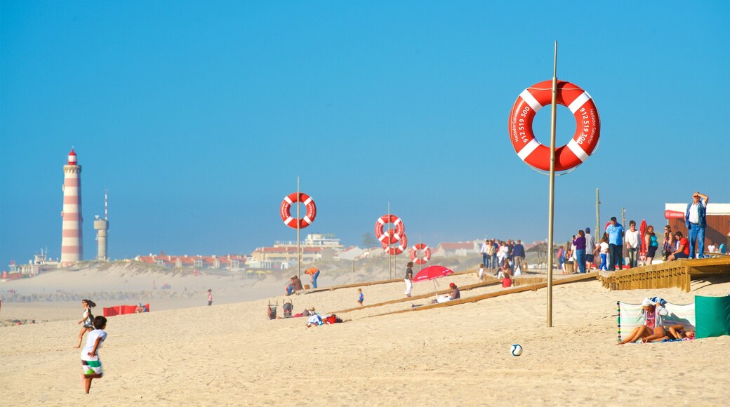 Spiaggia di Costa Nova che include spiaggia e vista della costa
