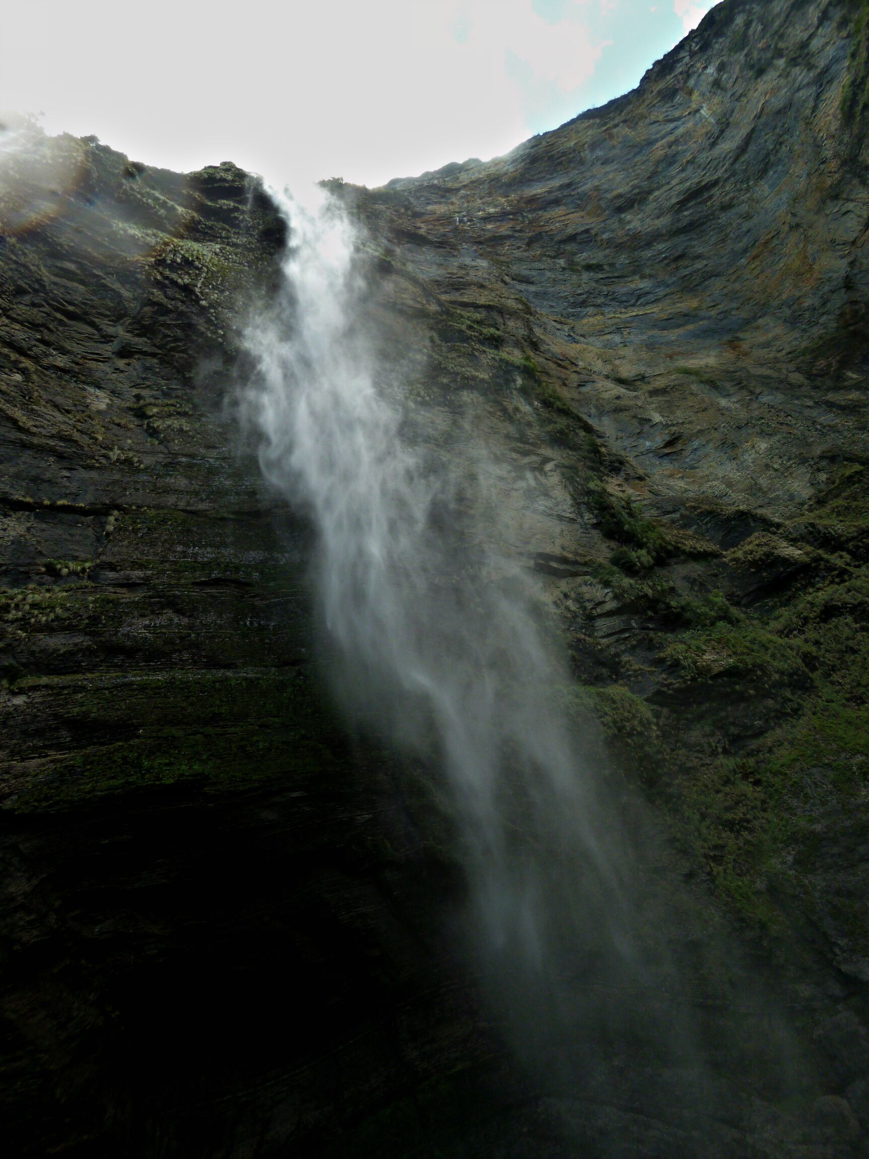 After two hours of hike, we arrived to the base of the waterfall. ESPETACULAR!!