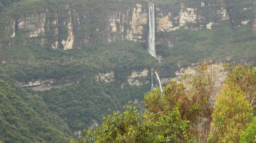 Gorgeous, lost in the jungle waterfall, 777 m high!