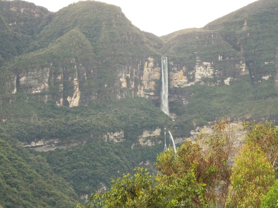 Gorgeous, lost in the jungle waterfall, 777 m high!