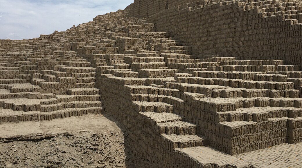 Who wouldâve thought there was a pre Incan pyramid right in the heart of Lima Peru?
