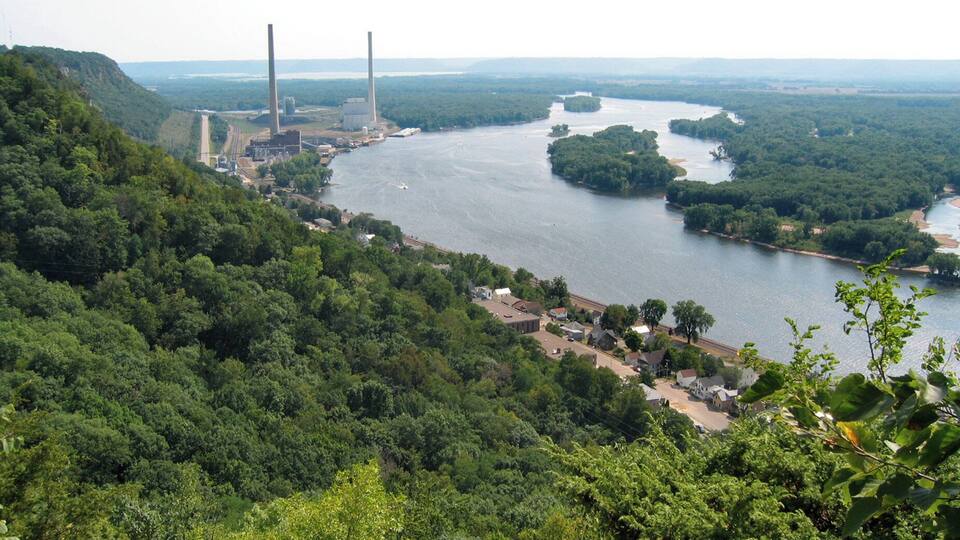 The Mississippi River headed downstream from high atop the wisconsin bluffs.