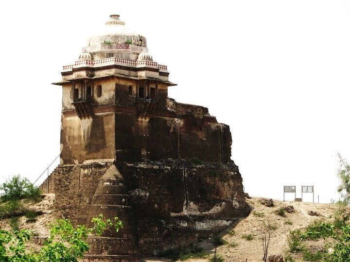 The Haveli of Raja Maan Singh, the trusted general of Emperor Akbar from the 16th century, in Hindu architectural style. It is located on the highest point inside Fort Rohtas. The fort was built by Raja Todar Mal, under the orders of King Sher Shah "The Lion King" of Sur (Bihar, India) and named Rohtas to celebrate the king's capture of Rohtasgarh in India.

A UNESCO World Heritage Site.
