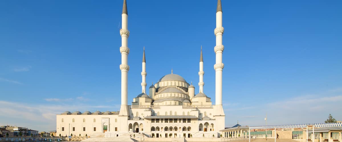 Kocatepe Mosque which includes religious elements, a mosque and heritage architecture