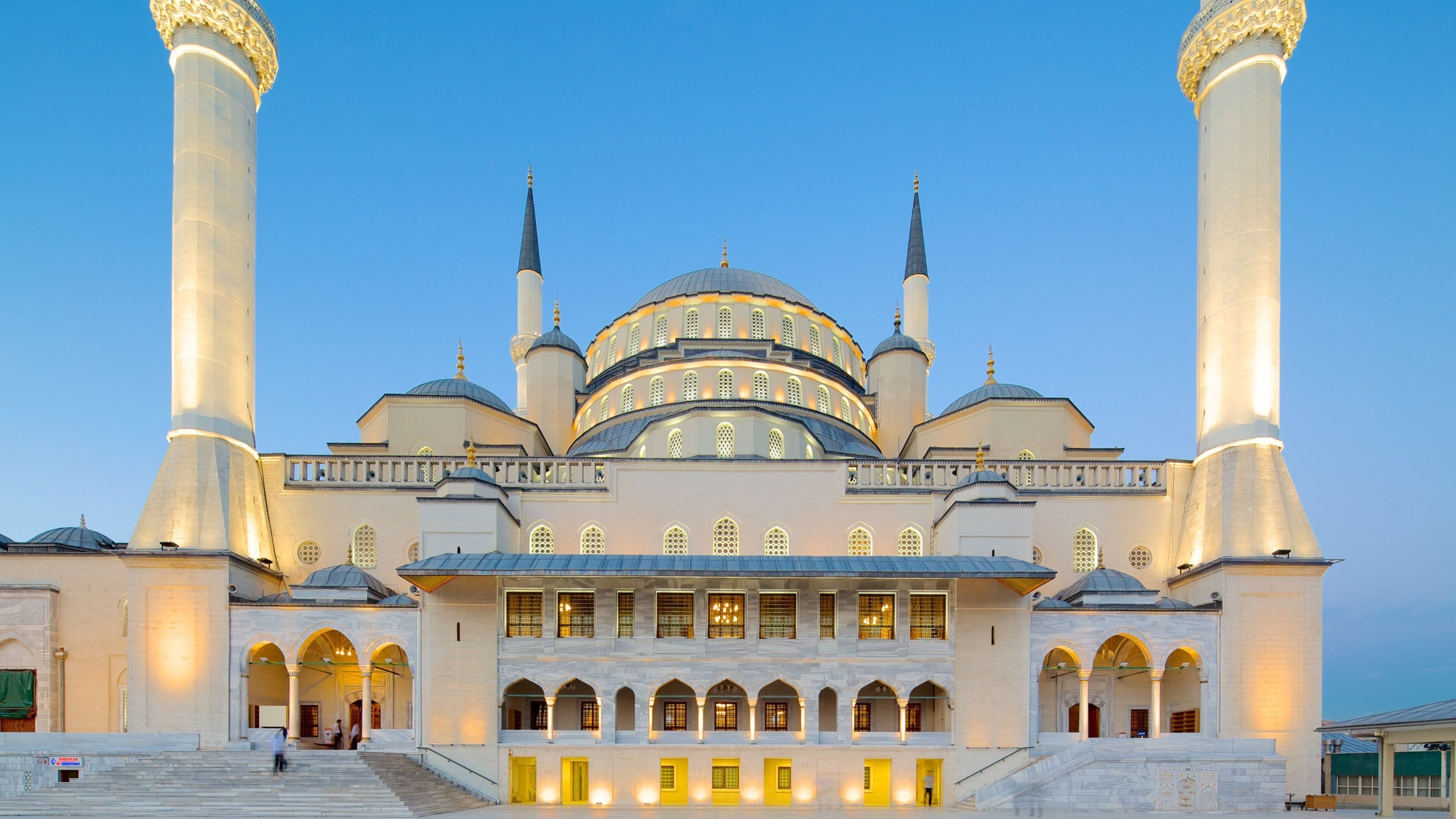 Kocatepe Mosque featuring a mosque, heritage architecture and religious elements