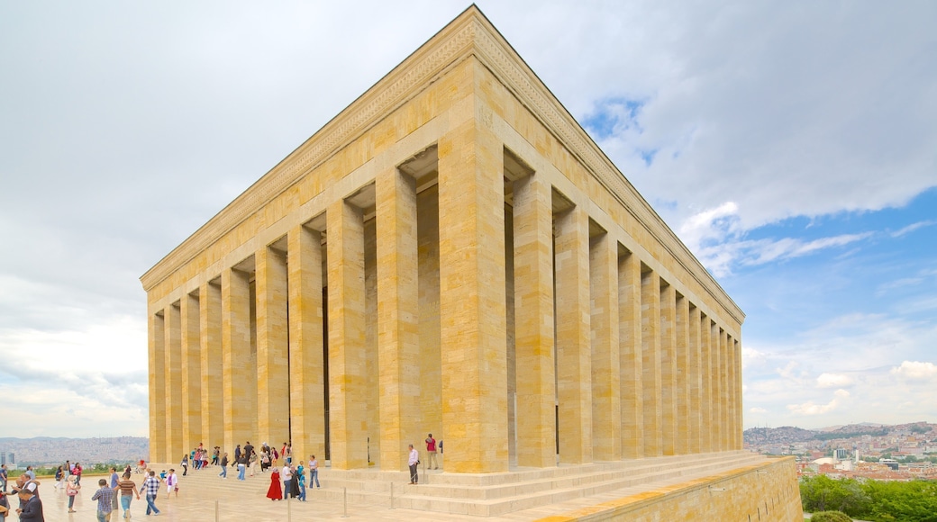 Anitkabir featuring heritage architecture as well as a large group of people