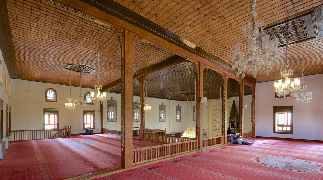 Haci Bayram-moskeen og byder på en moské, interiør og religiøse elementer