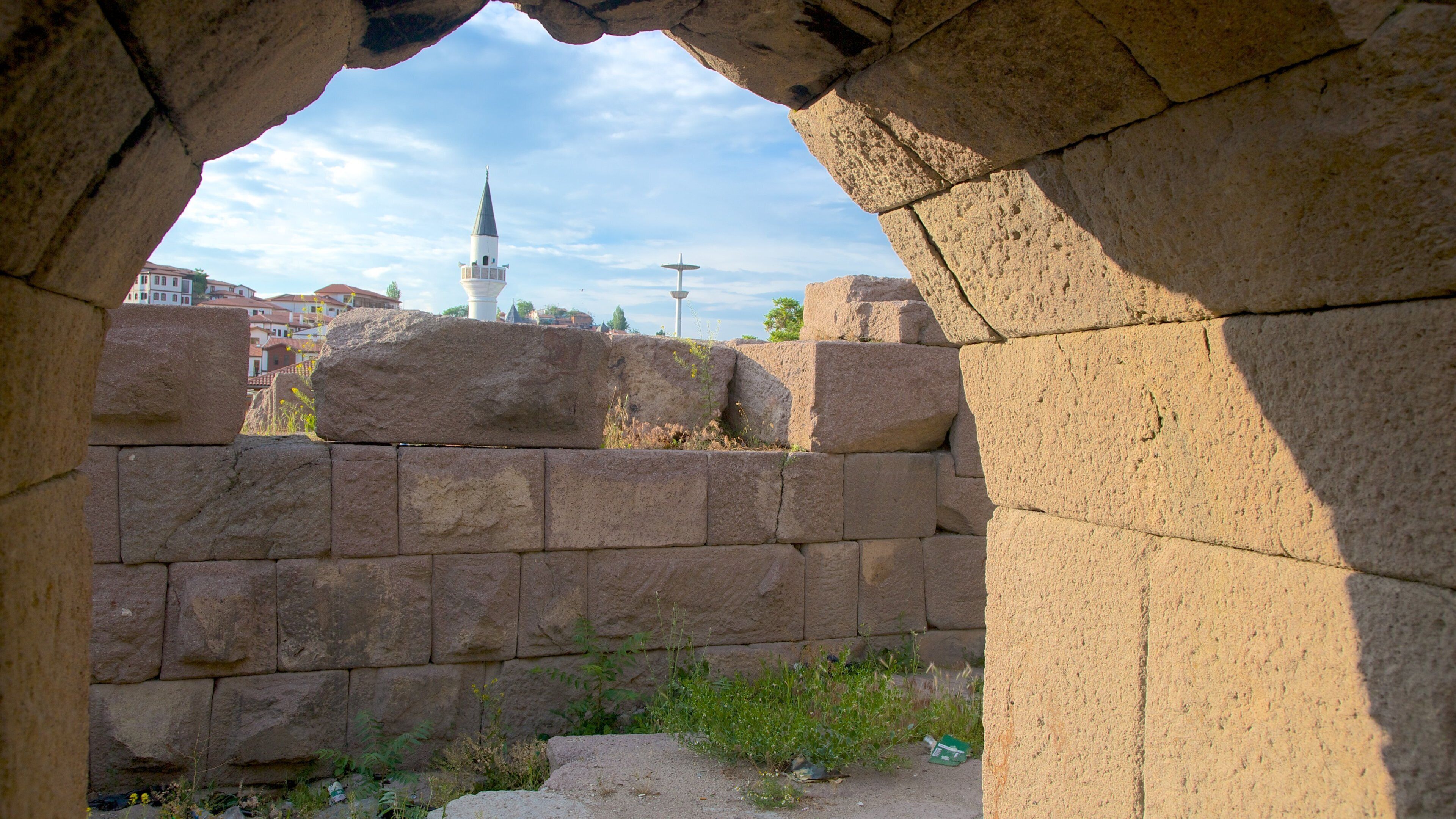 Teatro Romano caracterizando ruínas de edifício