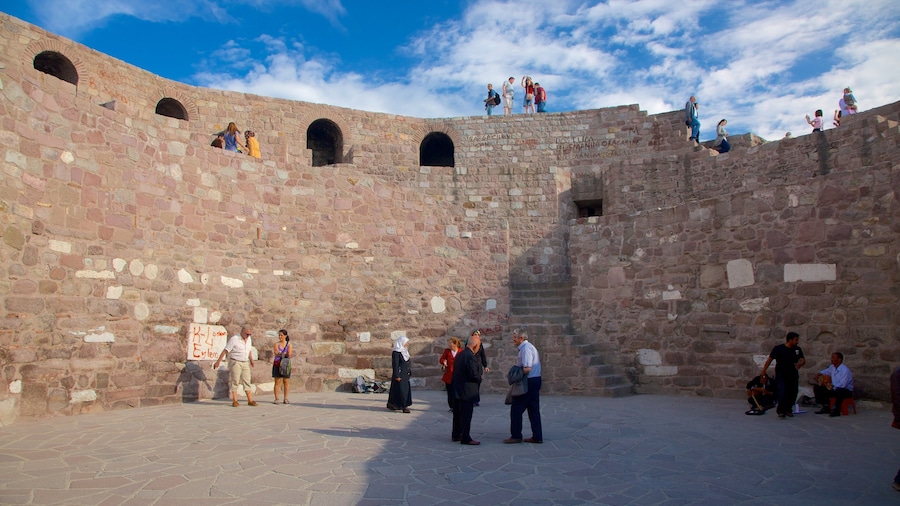 Citadel van Ankara toont straten, een plein en historische architectuur
