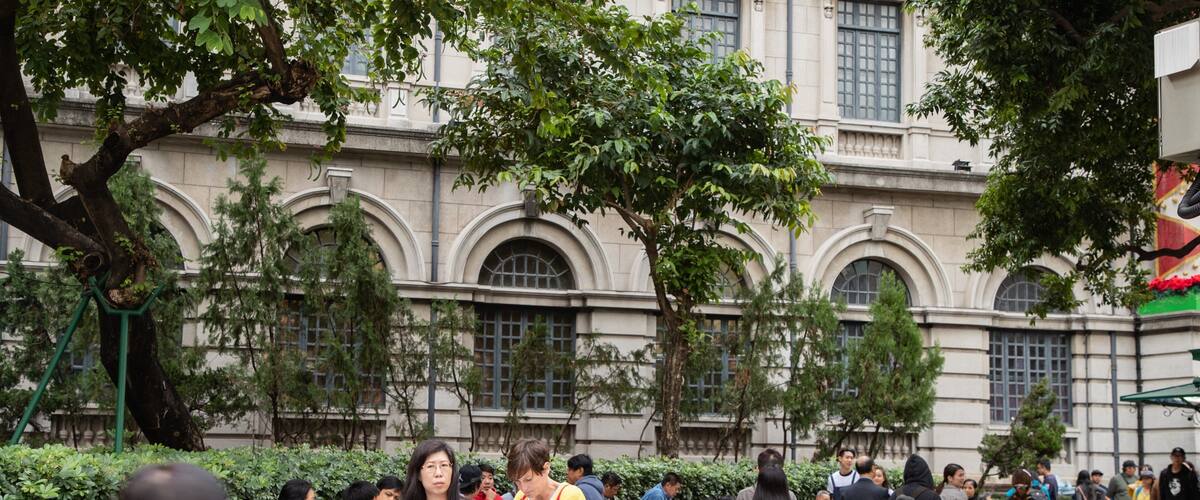 Senado Square showing street scenes and a park