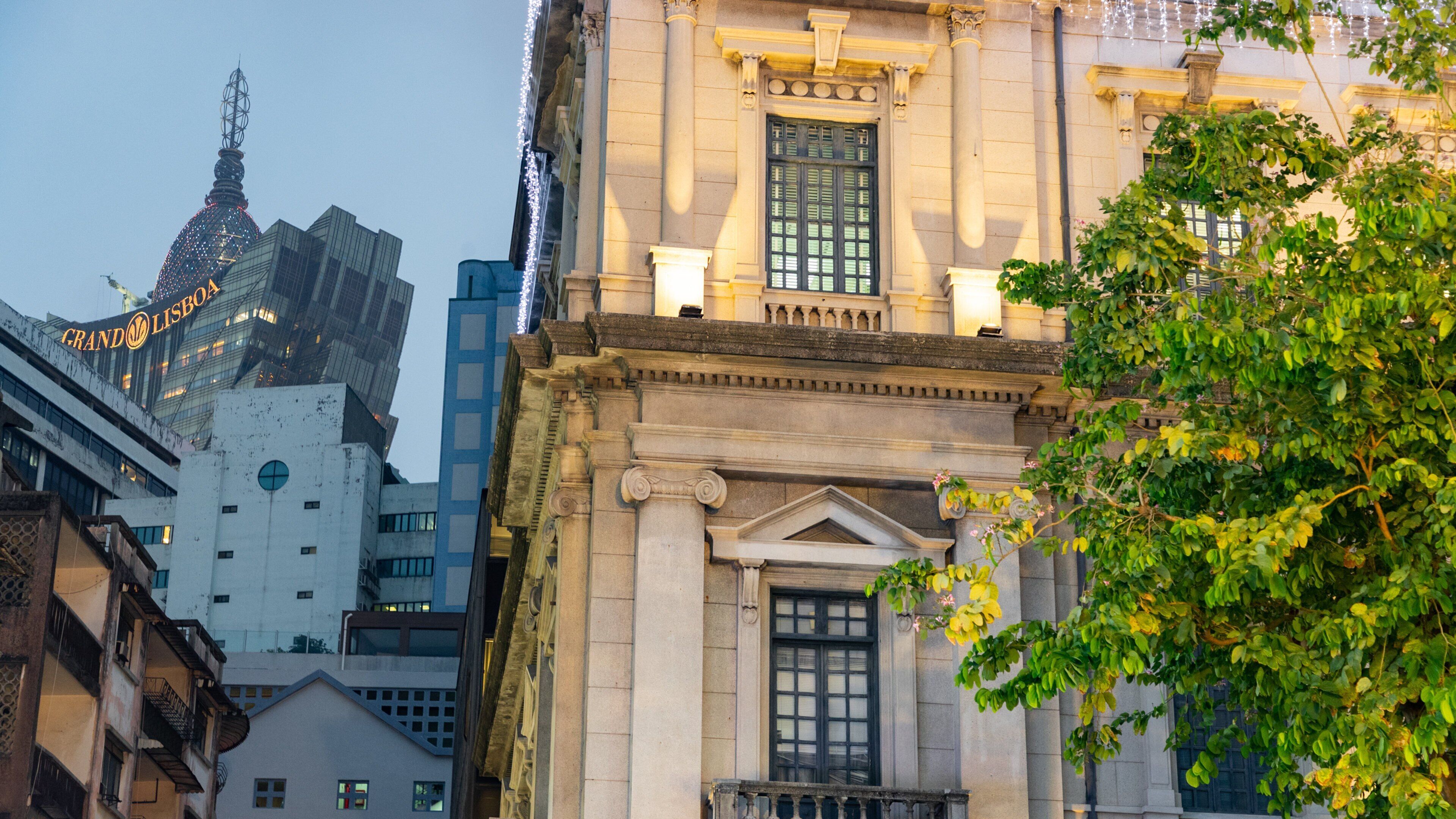Senado Square featuring a city and heritage elements