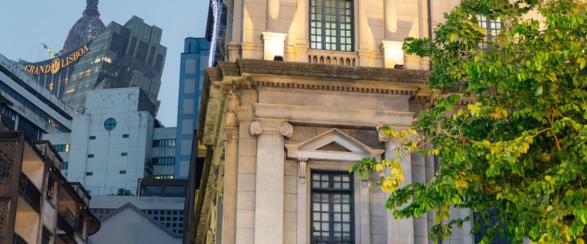 Senado Square featuring a city and heritage elements
