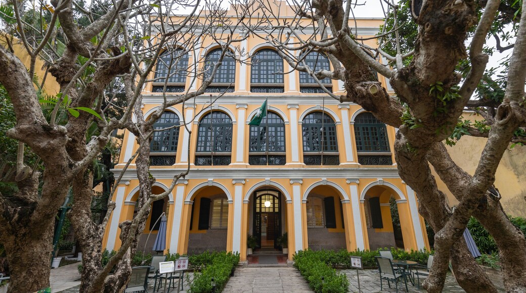 Sir Robert Ho Tung Library