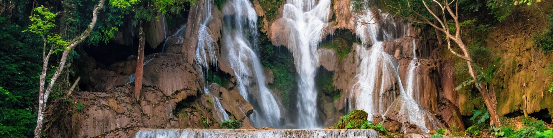 about 45 minutes from Luang Prabang, you'll find one of the most amazing waterfalls that just takes your breath away, definitely a must see ! #Nature #waterfall #laos #Landscape