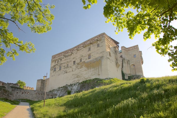 トレンチーン城