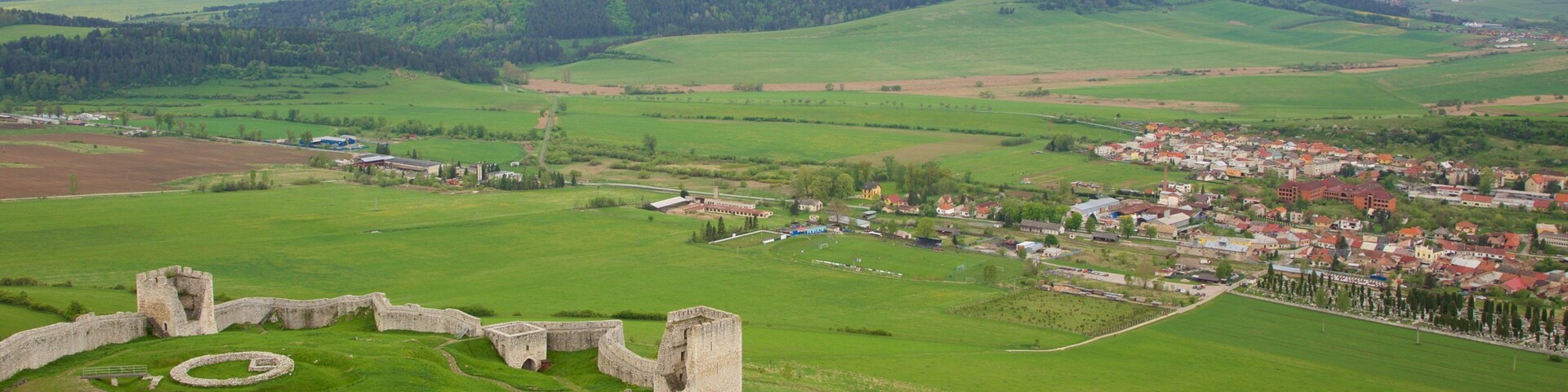 Spissky Castle showing a castle, heritage elements and a city