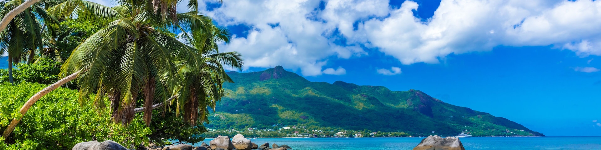 Baie Beau Vallon - Beach on island Mahe in Seychelles