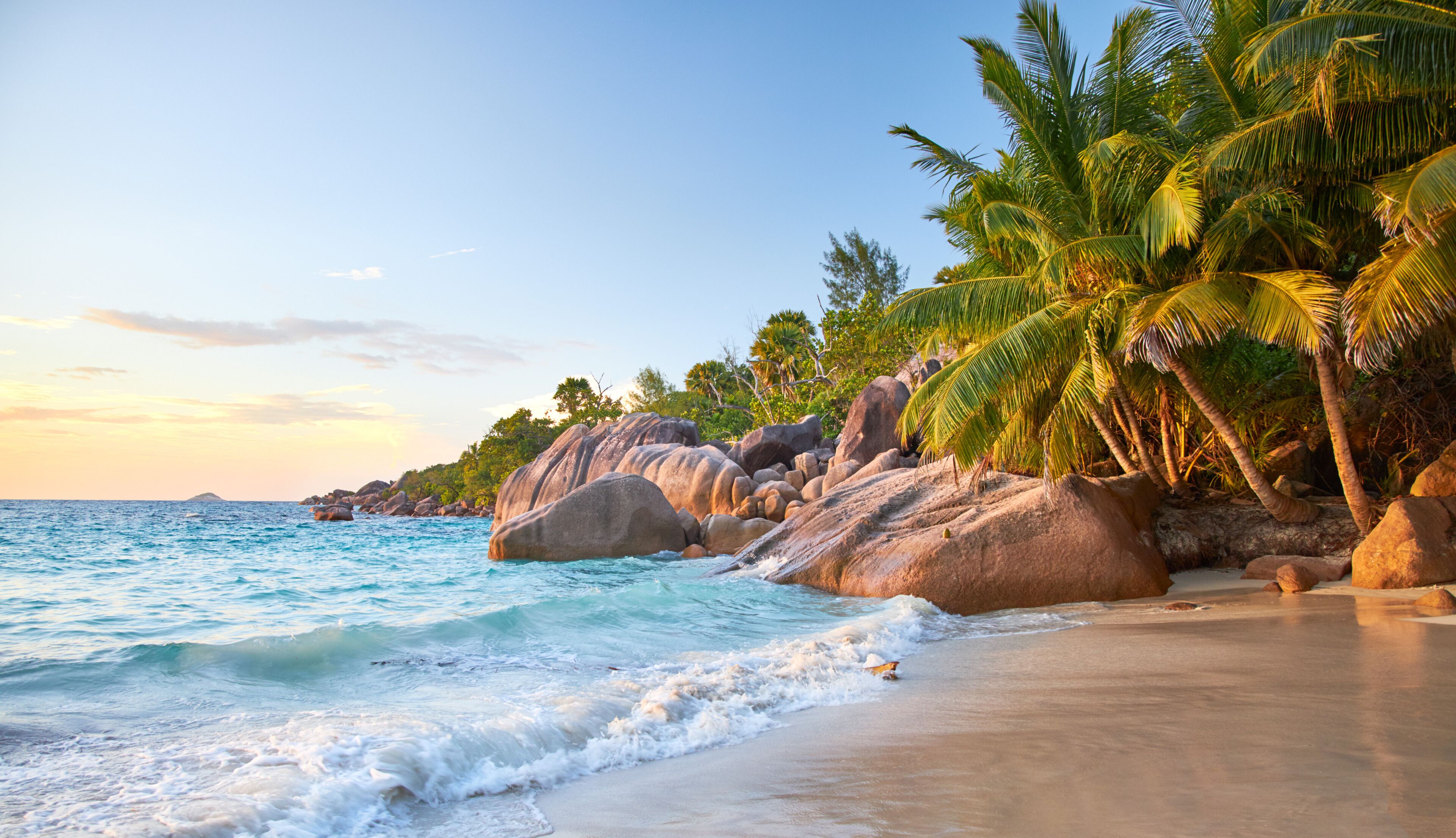 หาด Anse Lazio