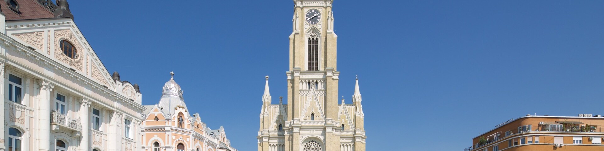 Igreja da Virgem Maria mostrando uma praça ou plaza, uma igreja ou catedral e arquitetura de patrimônio
