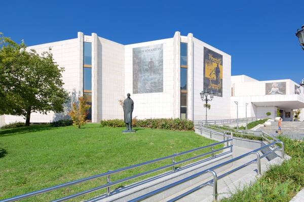 National Theatre of Serbia which includes theatre scenes and a city