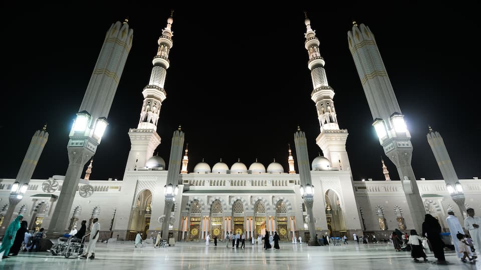 Medina Prophet's Mosque at night