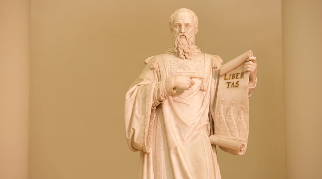 Basílica de San Marino ofreciendo vistas de interior, una estatua o escultura y una iglesia o catedral