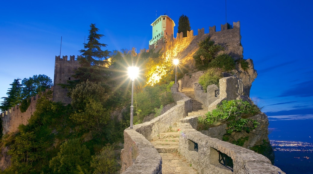 Guaita Tower showing chateau or palace, night scenes and heritage elements