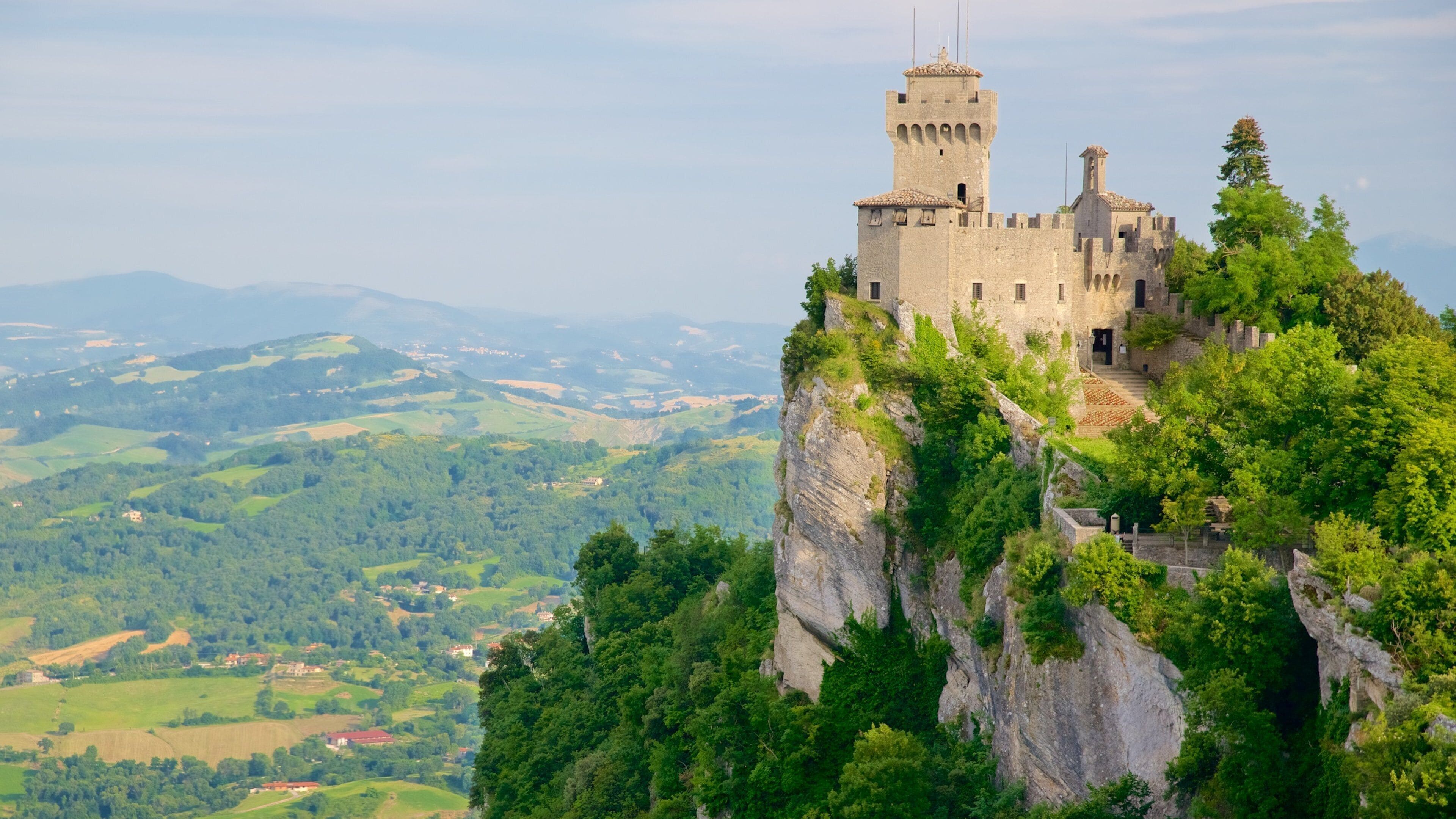 Guaita Tower showing a castle, tranquil scenes and mountains