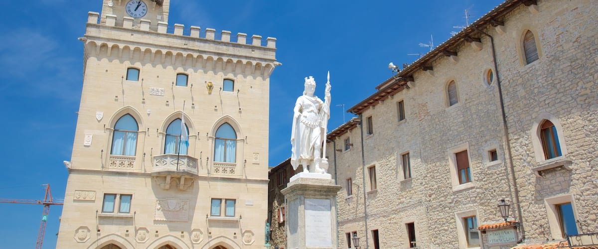 自由廣場 呈现出 城市, 紀念碑 和 行政大樓