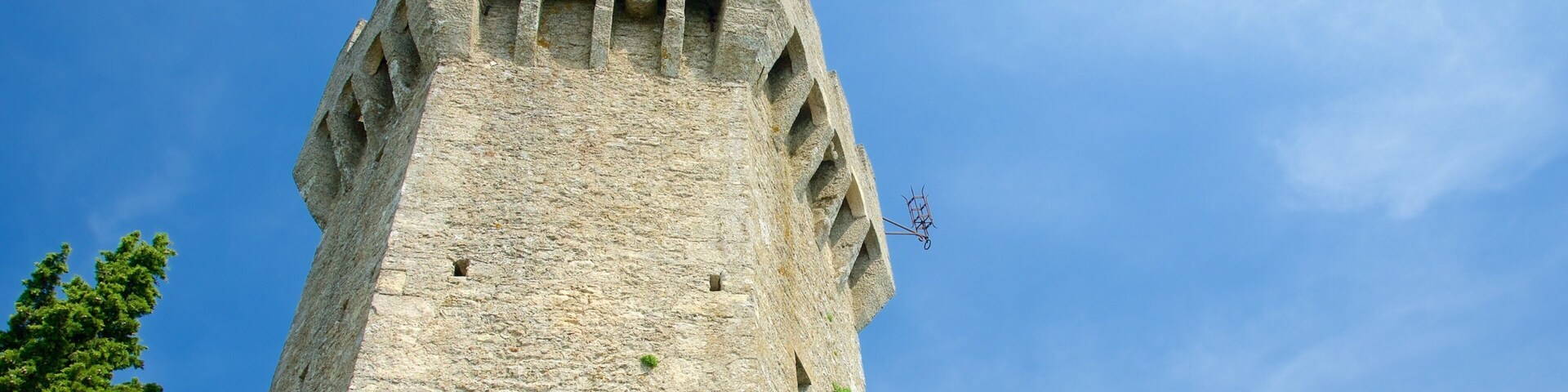 Torre Montale caracterizando elementos de patrimônio e um castelo
