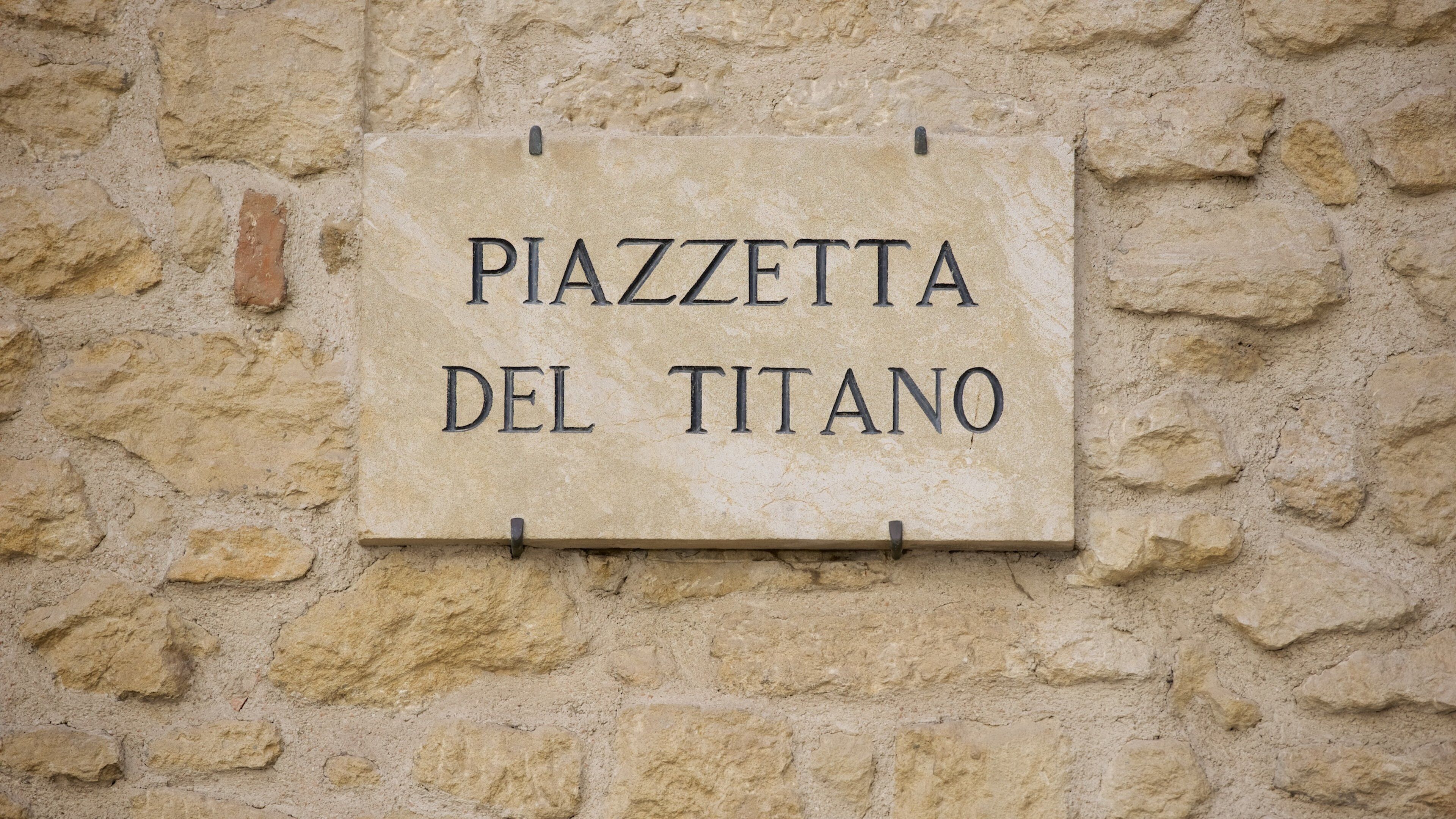 Piazza del Titano montrant signalisation