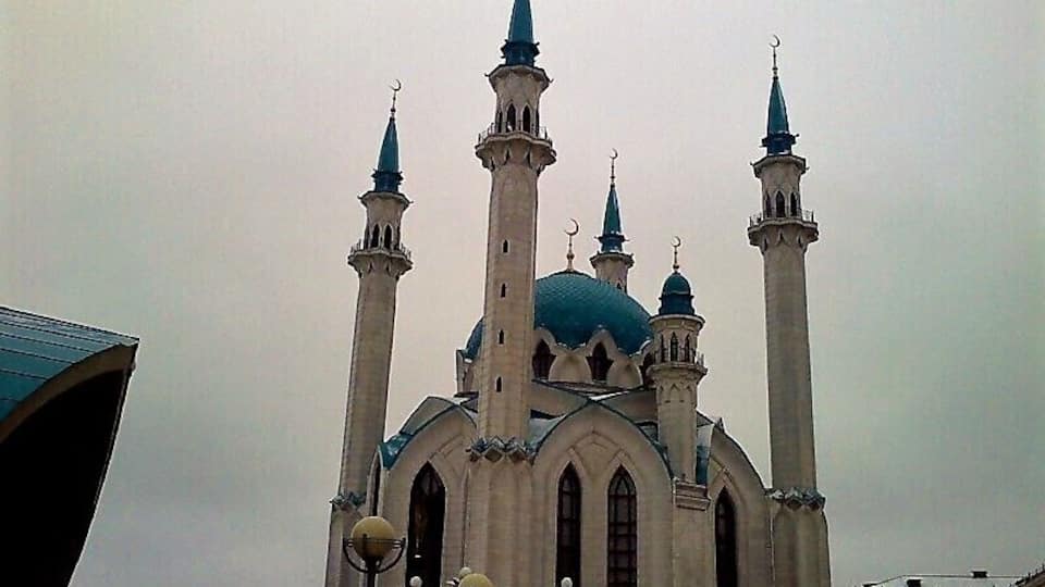 One of the jewels of Kazan! The new mosque connects the old Kazan Khanate with modern Russian and Islamic architecture, and serves to keep the memory of the original 16th century mosque alive. One of the best sites in all of Kazan, Tatarstan and Russia.