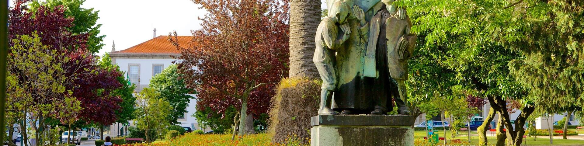 Praca da Republica which includes a monument, a statue or sculpture and a small town or village