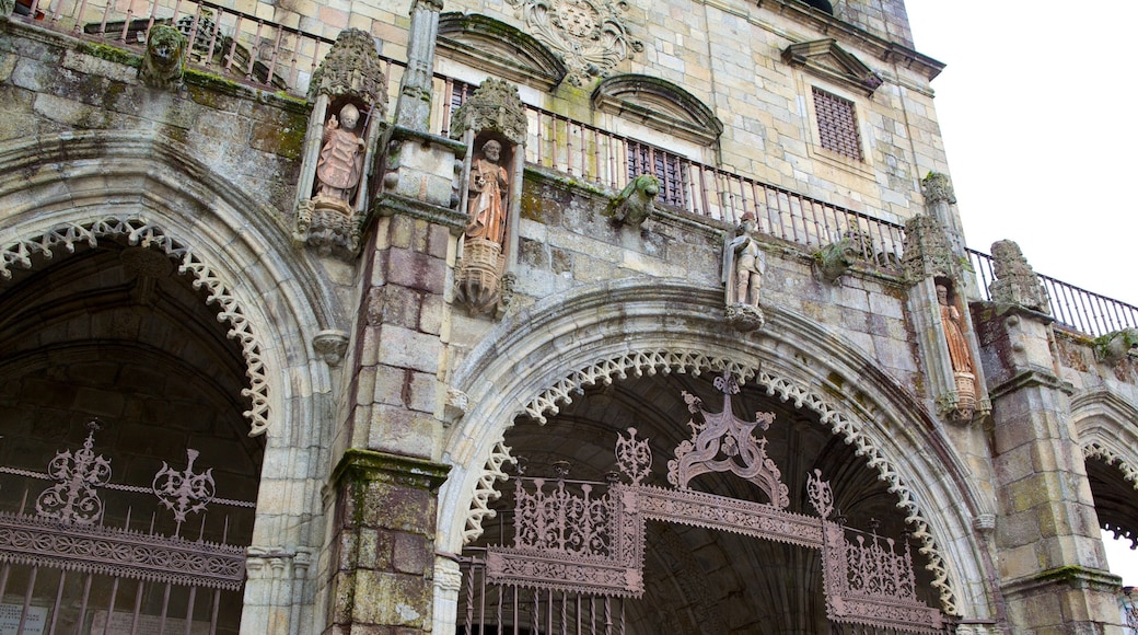 Braga Cathedral which includes a church or cathedral, heritage architecture and religious aspects
