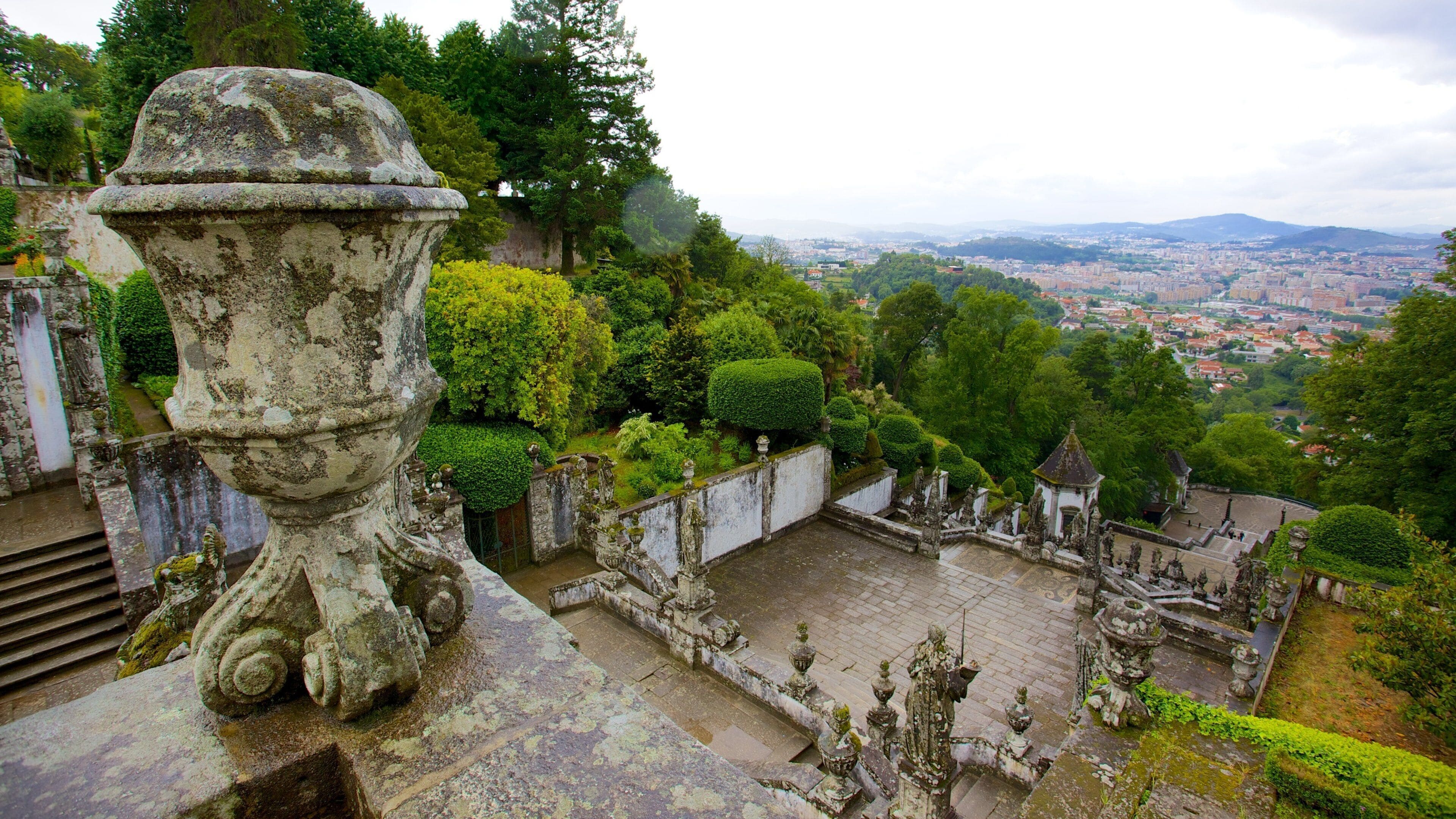 Bom Jesus do Monte featuring heritage elements and heritage architecture