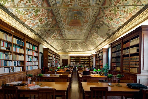 University of Évora featuring interior views