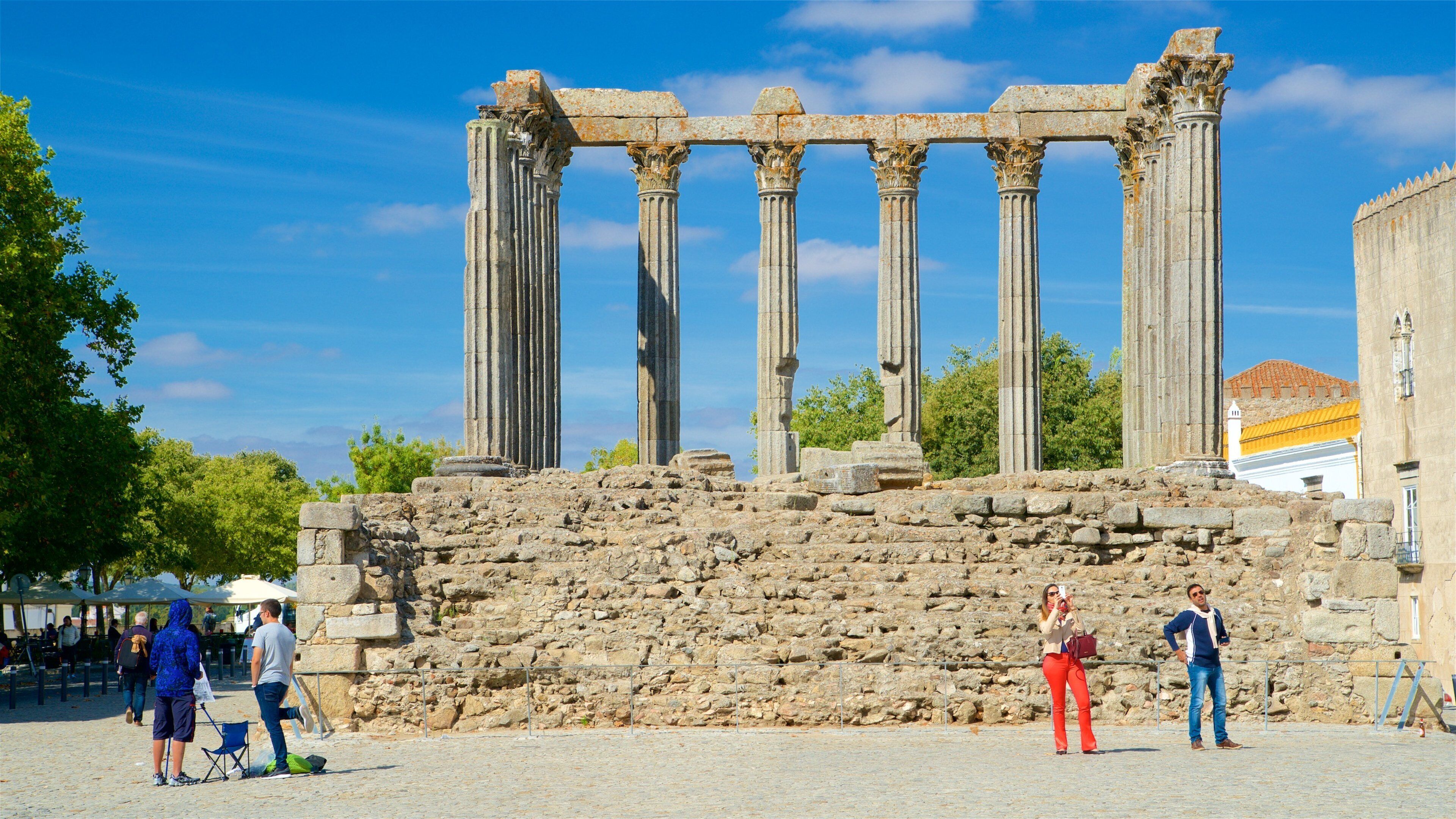 Templo Romano ofreciendo una ruina y elementos del patrimonio