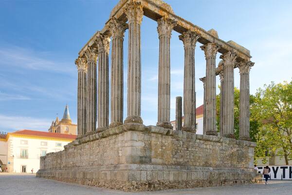 Templo Romano qui includes ruine et patrimoine historique