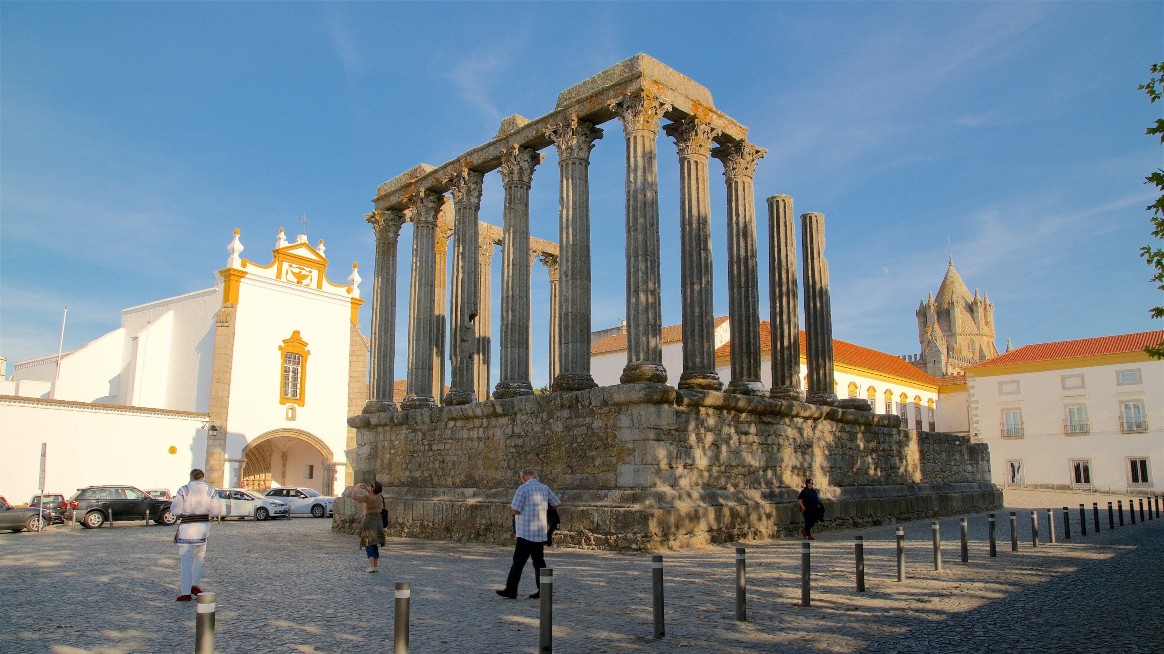 Templo Romano featuring building ruins and heritage elements