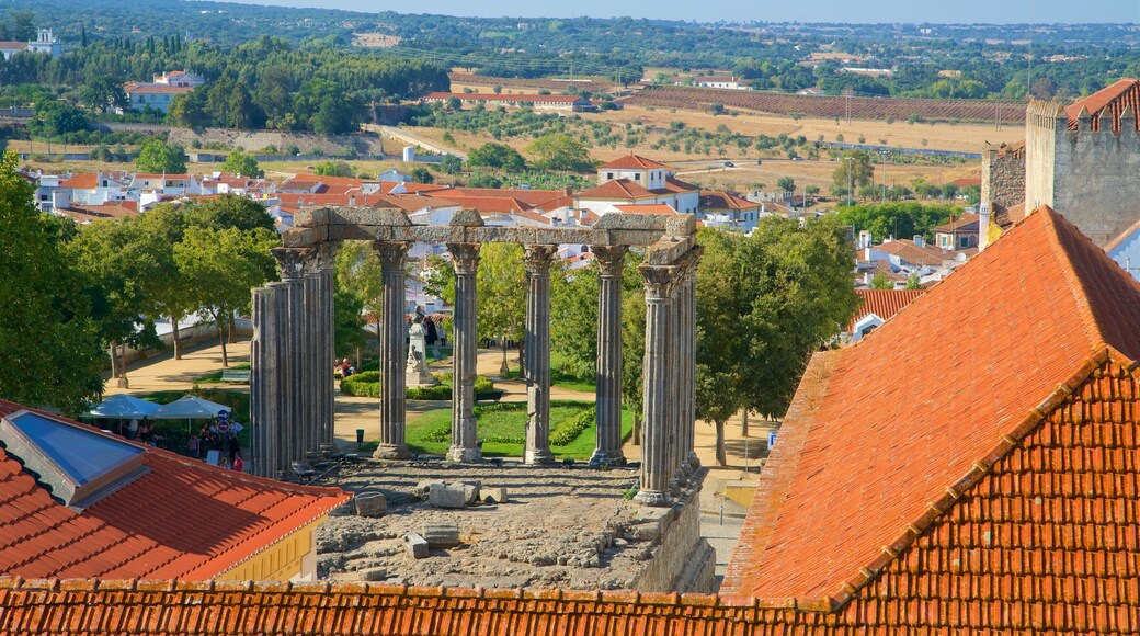 Templo Romano bevat vervallen gebouwen en vredige uitzichten