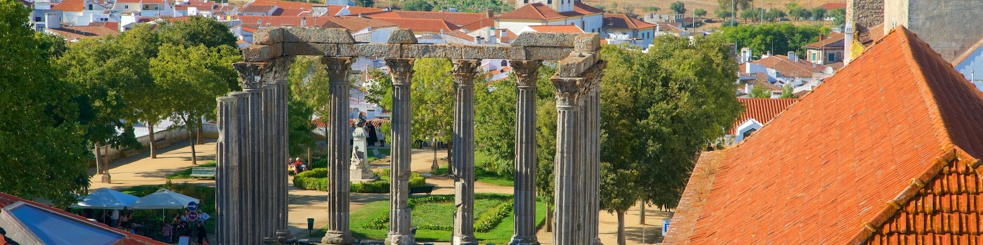 Templo Romano showing tranquil scenes and building ruins