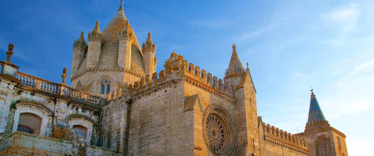 Catedral de Évora ofreciendo una puesta de sol, una iglesia o catedral y patrimonio de arquitectura