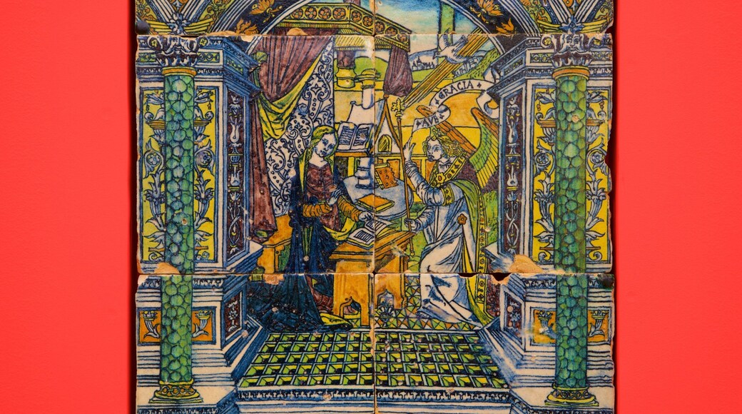 Évora Museum featuring interior views and art