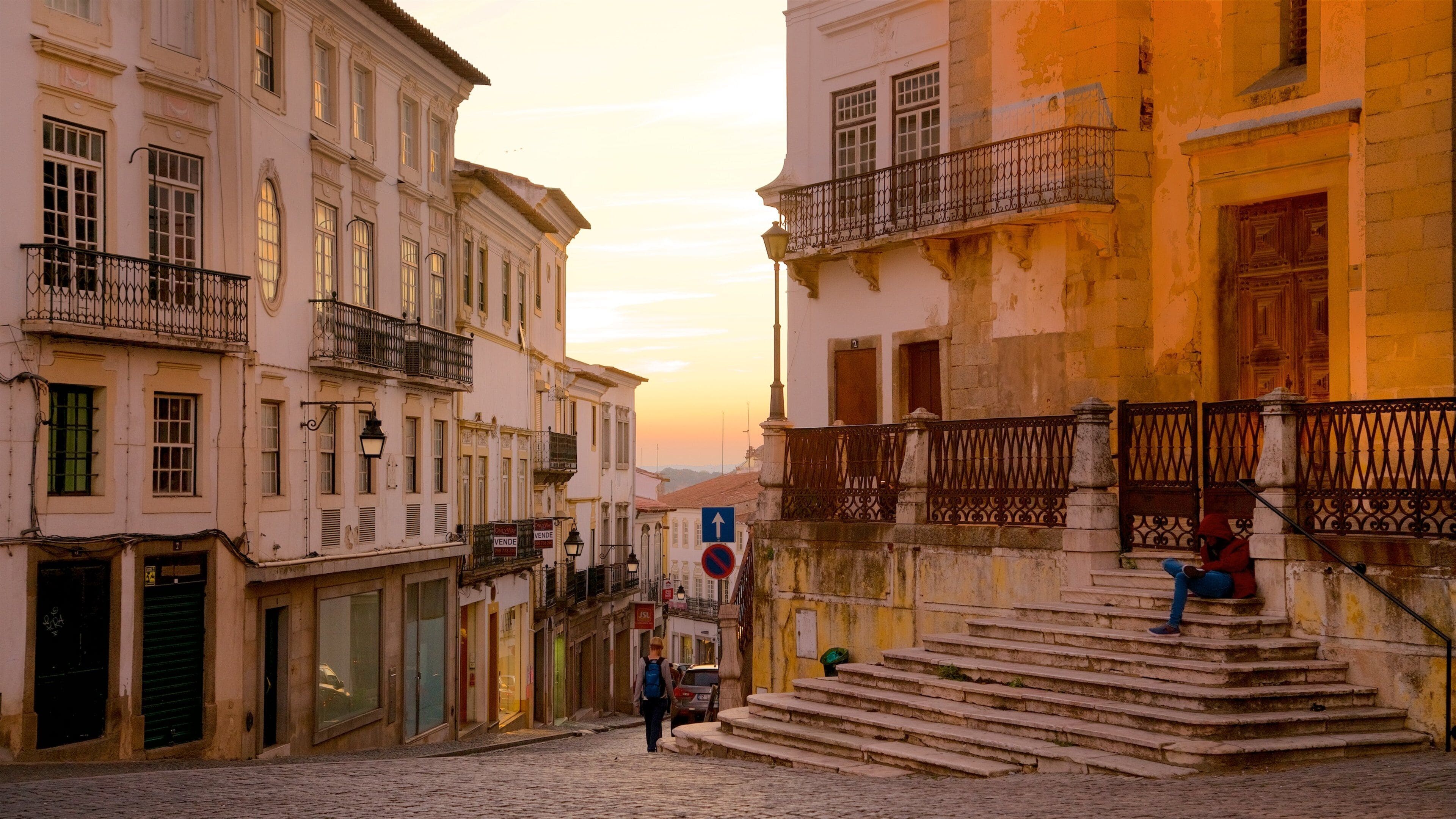 Praca do Giraldo which includes a sunset
